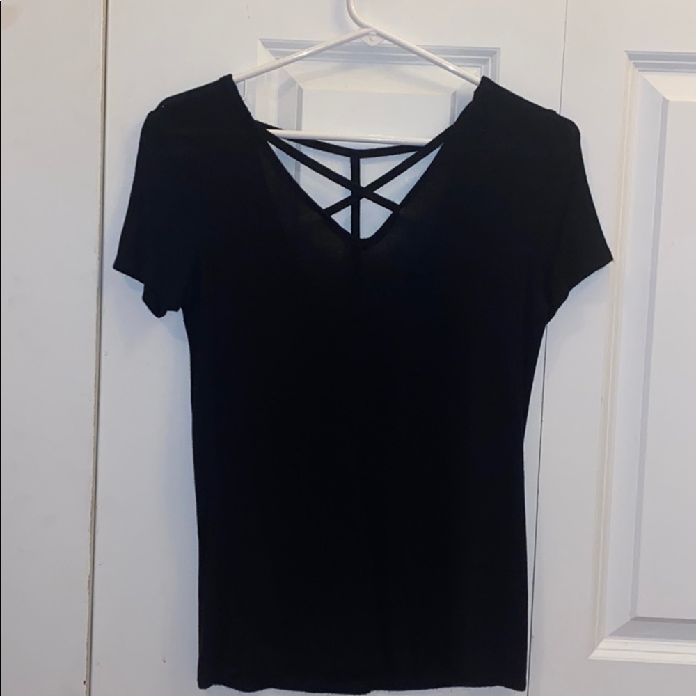 So Cross Neck Black Tee